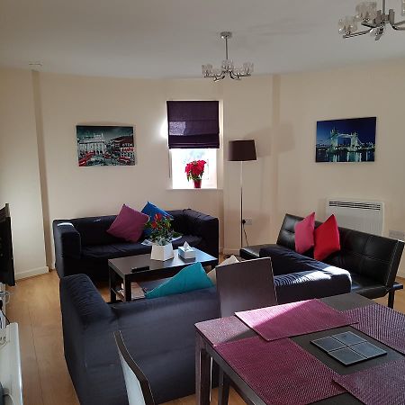 Two Bedrooms, Two Bath, Up To 3 Beds 1 Sofa - Slough Windsor Legoland Zewnętrze zdjęcie